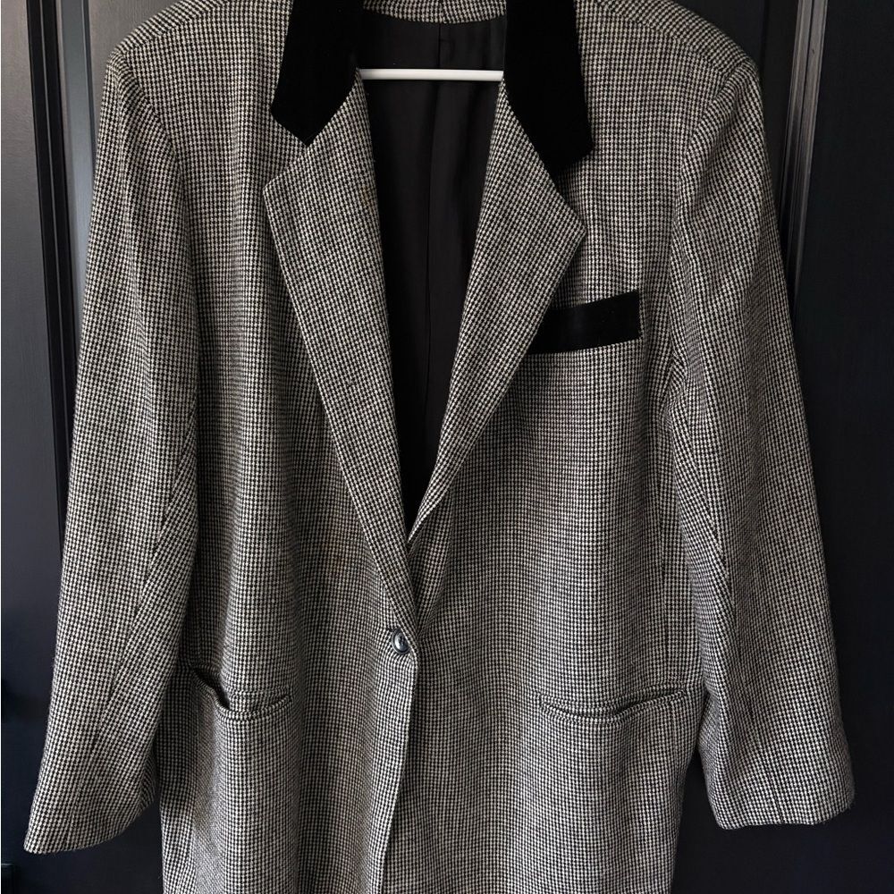 Pierre Dumas Black and White Houndstooth Pattern Blaze with Velvet Collar Volup